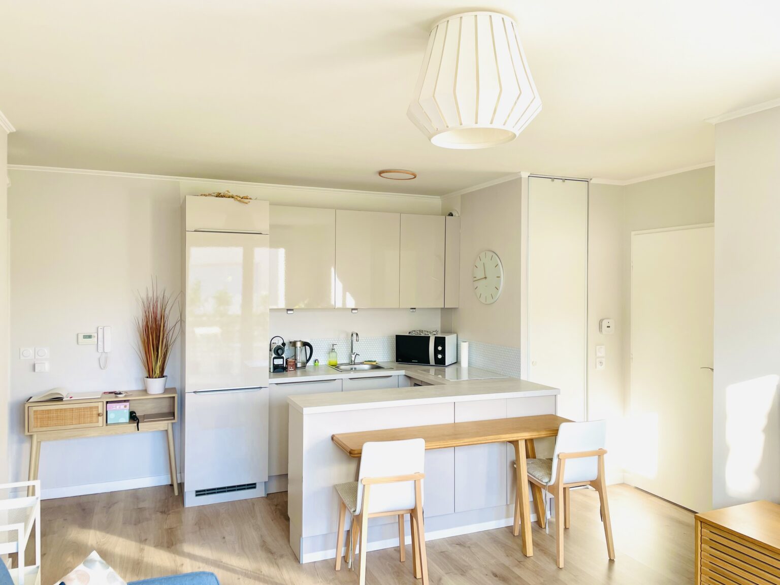 Cuisine ouverte avec îlot – Urban Nest, Les Pavillons-sous-Bois