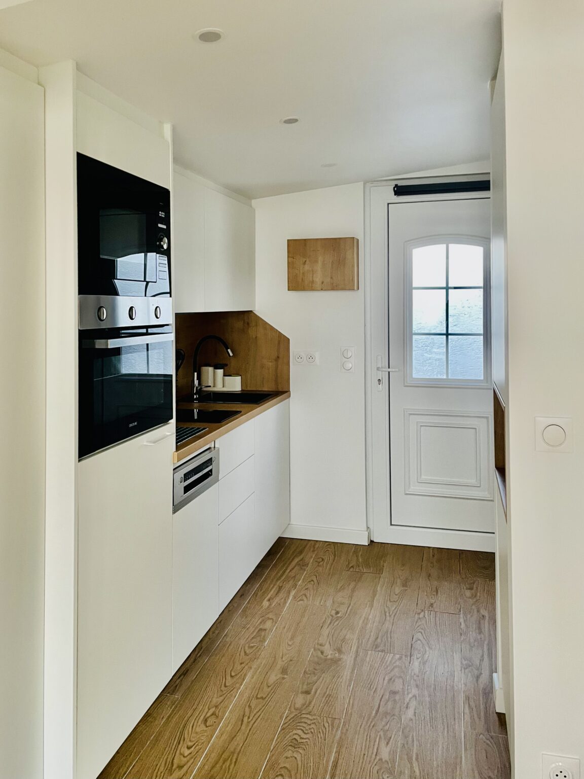 Cuisine équipée du studio – Rez de Jardin, Varreddes