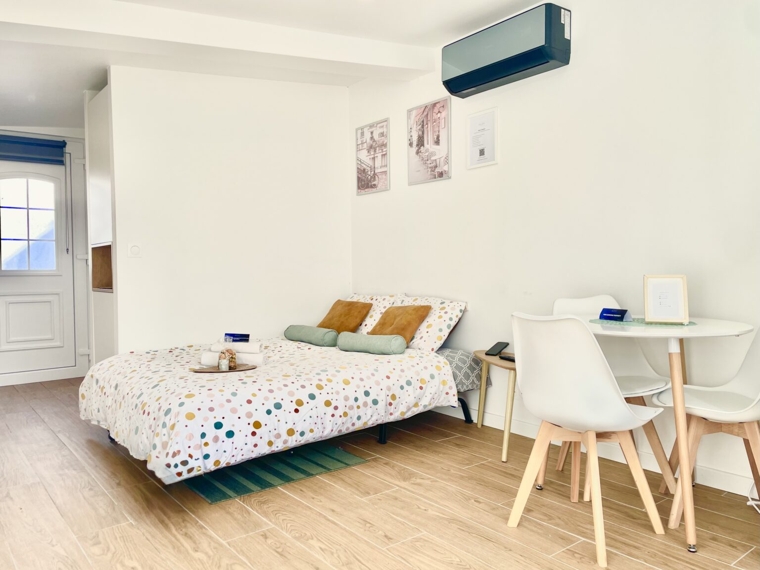 Lit double du studio – Rez de Jardin, Varreddes