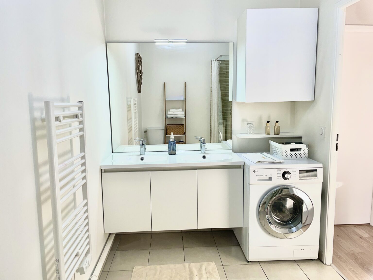 Salle de bain avec lave-linge – Urban Nest, Les Pavillons-sous-Bois