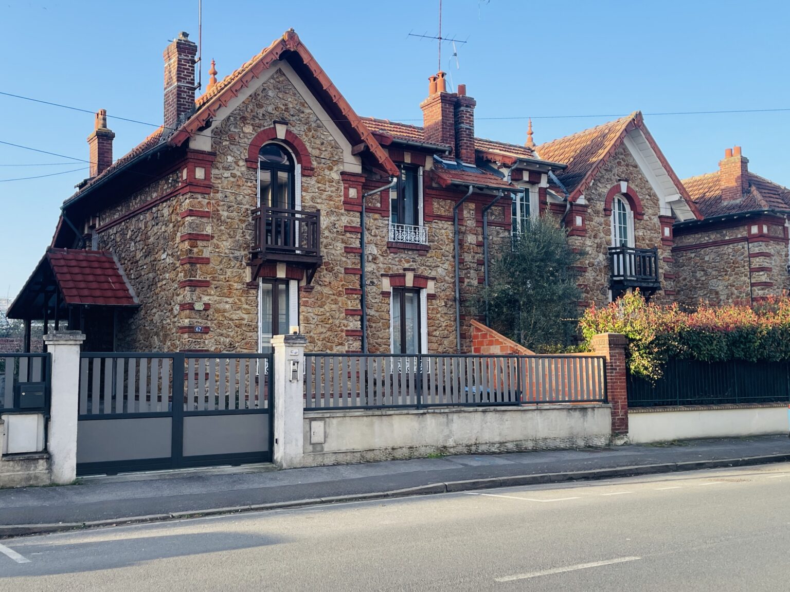 Façade en meulière de la Villa Foch à Meaux