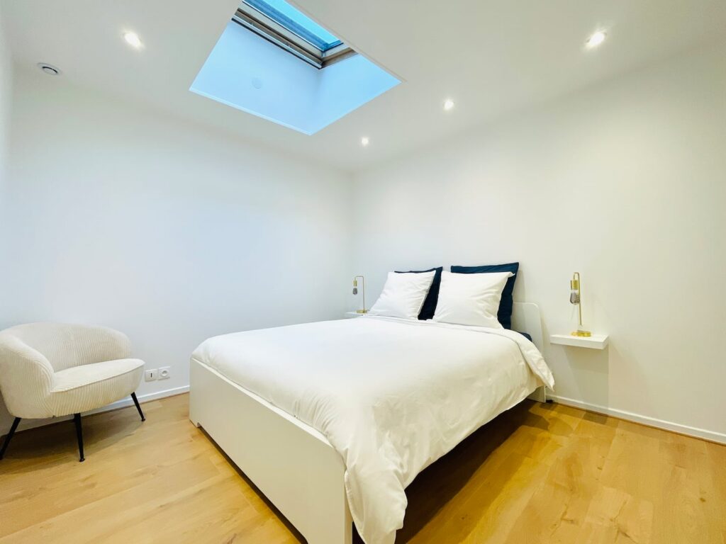 Chambre lumineuse avec fauteuil – Aigue-Marine, Livry-Gargan