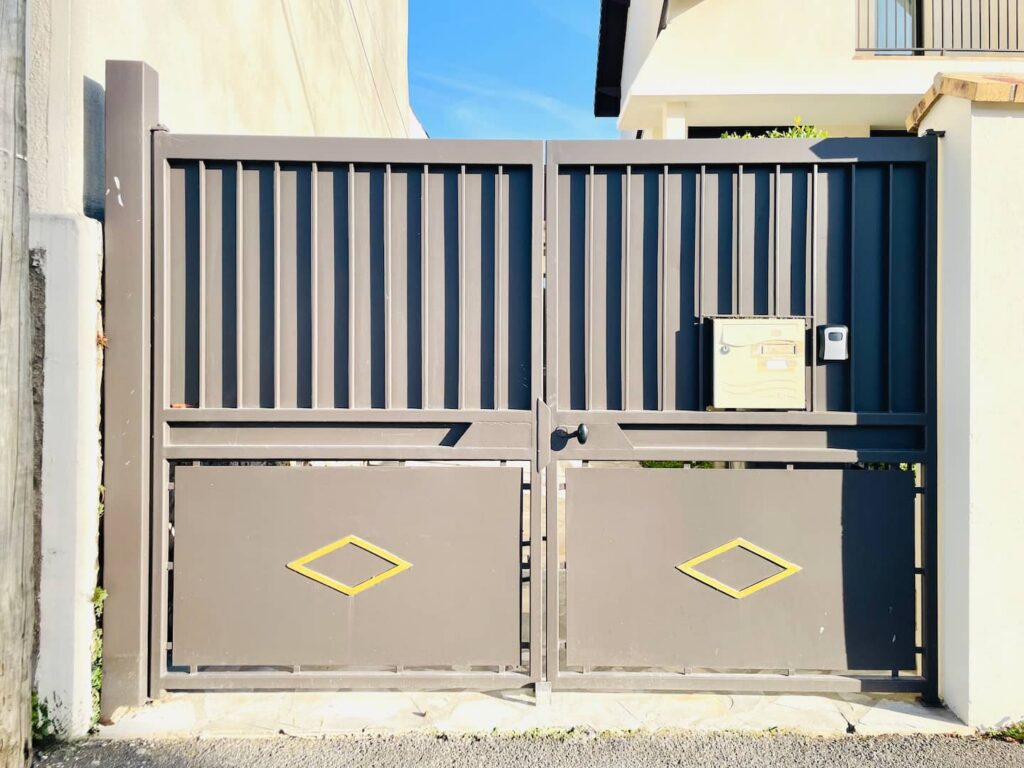 Portail avec boîte à clés – Aigue-Marine, Livry-Gargan