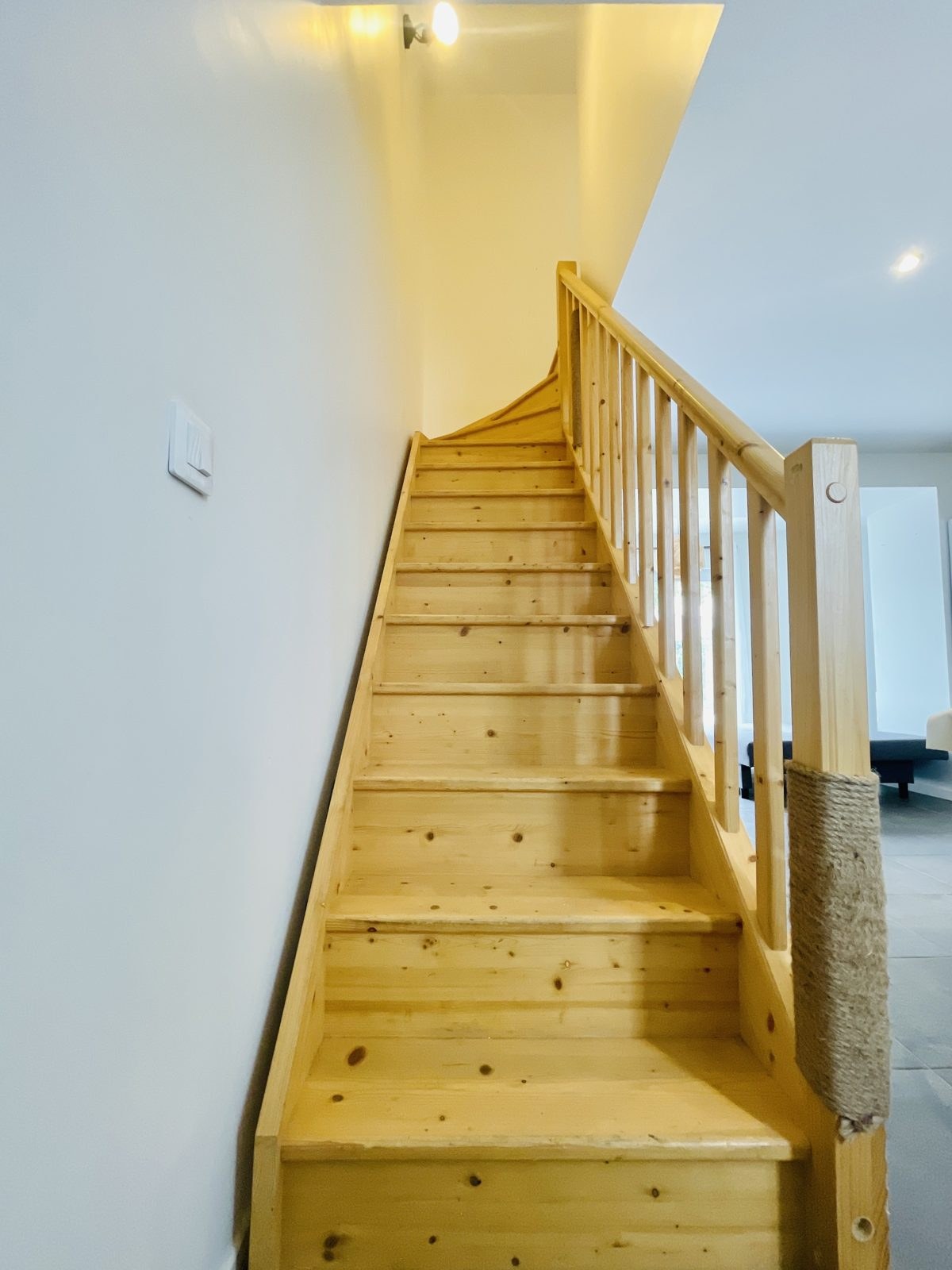 Maison avec jardin – Escalier vers l'étage