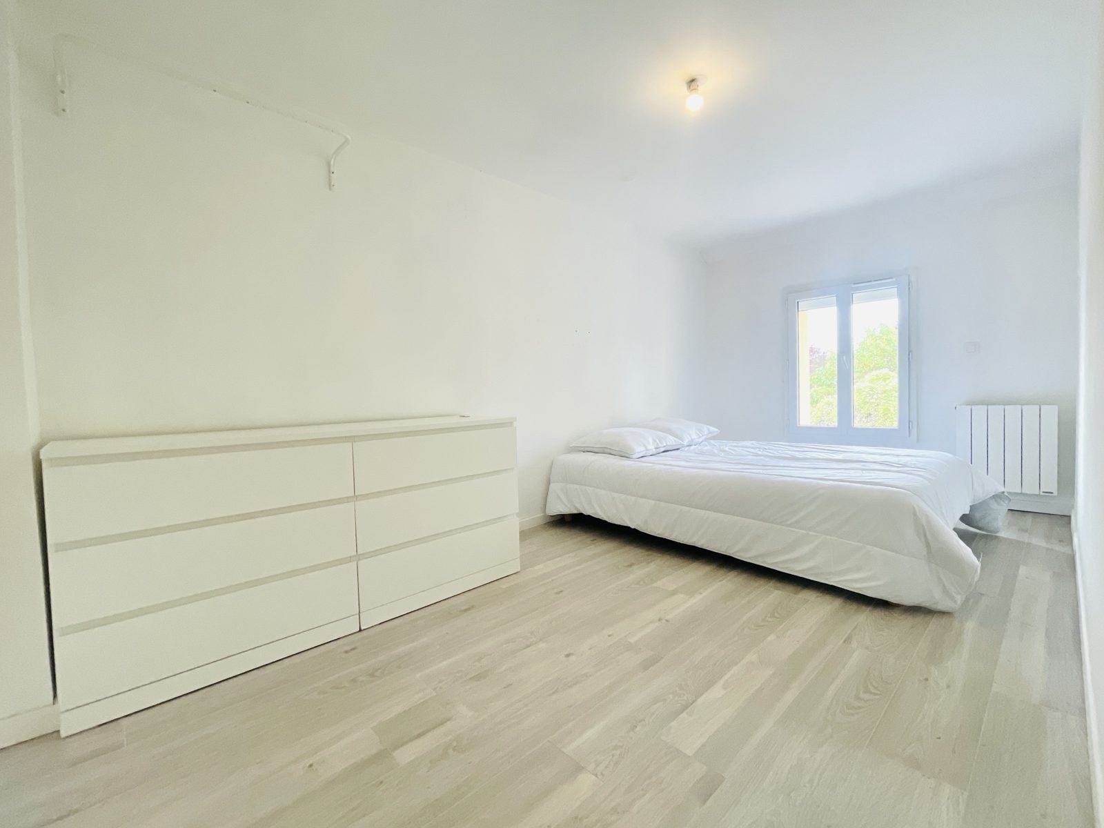 Maison avec jardin – Chambre 1