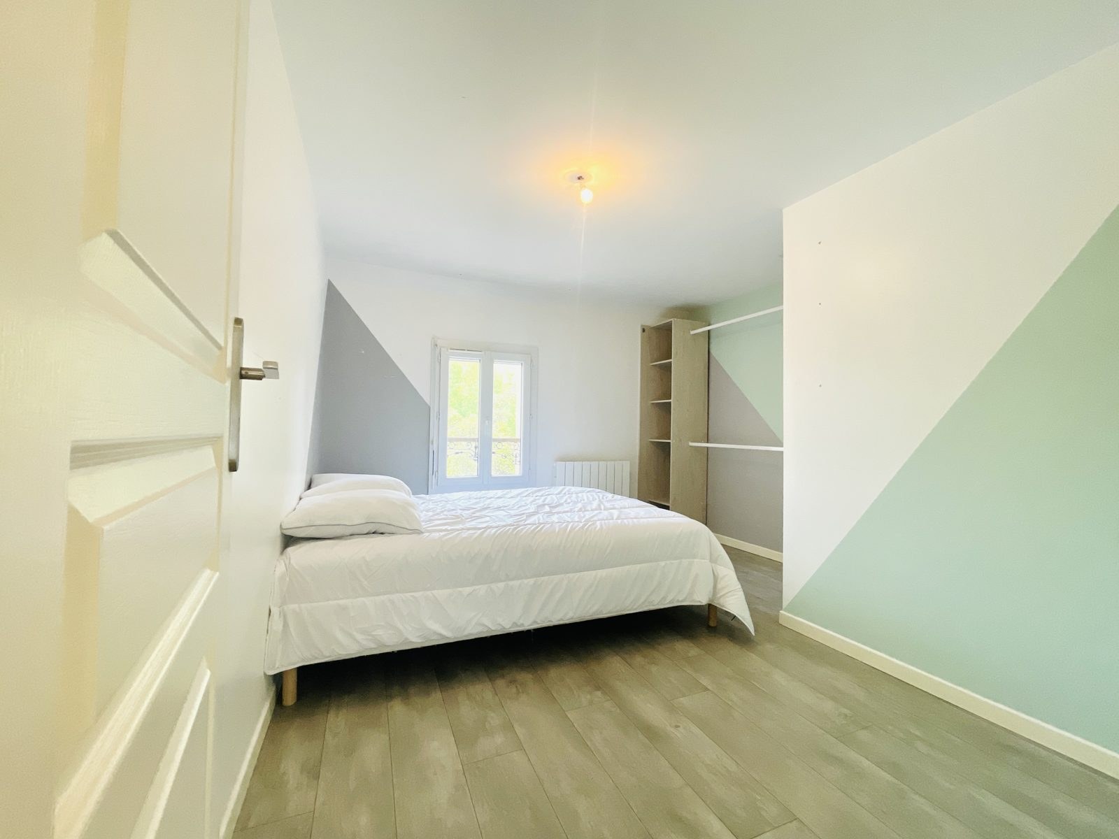 Maison avec jardin – Chambre 2 côté fenêtre