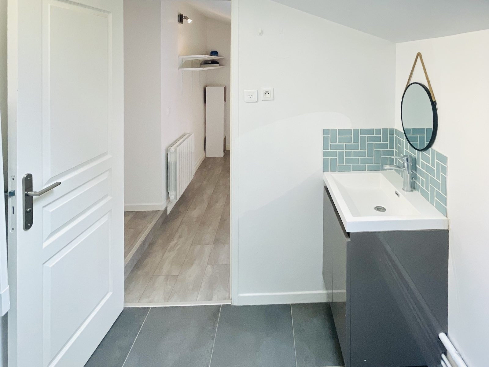 Maison avec jardin – Salle d'eau – meuble vasque