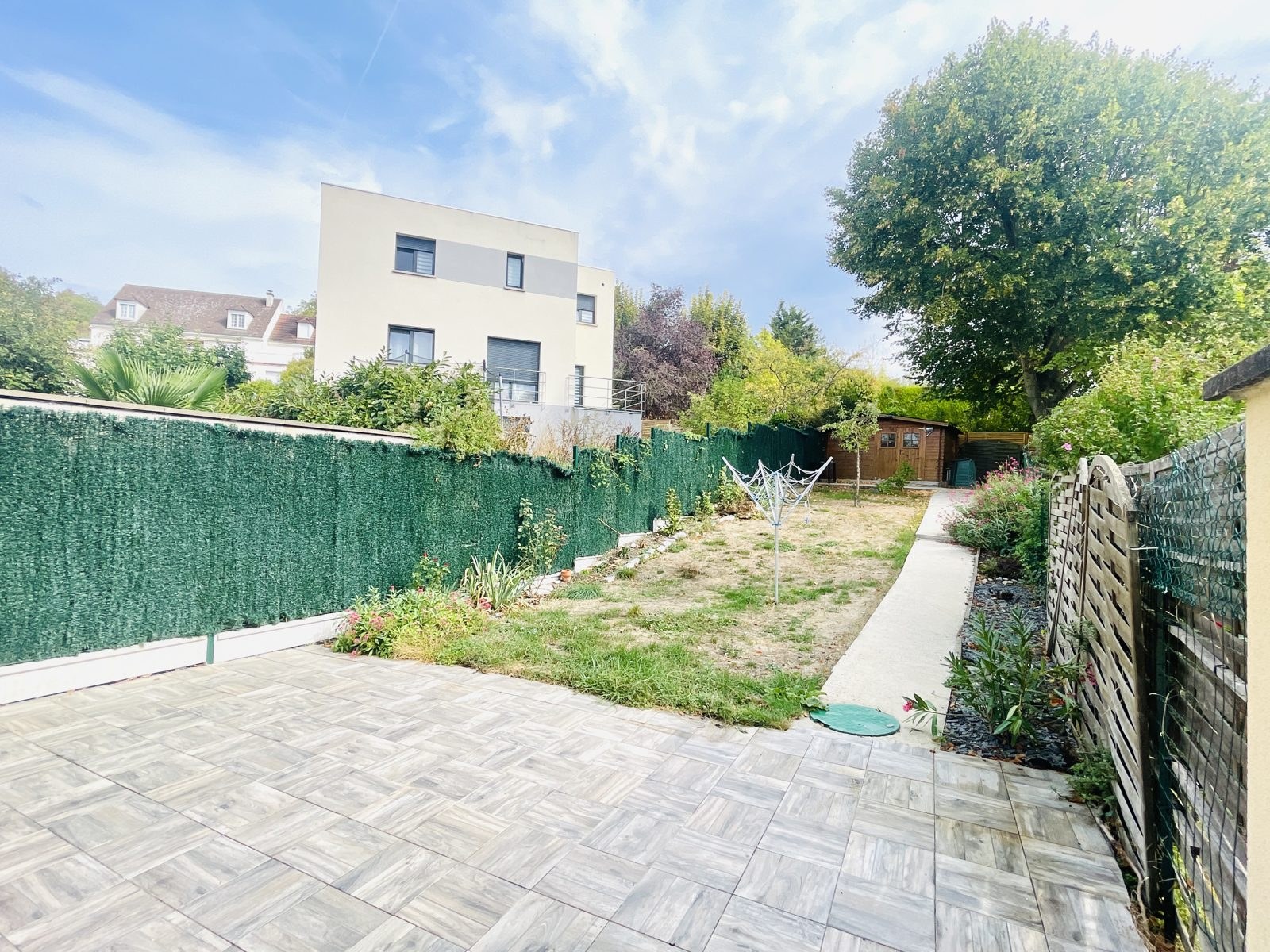 Maison avec jardin – Jardin avec abri de jardin
